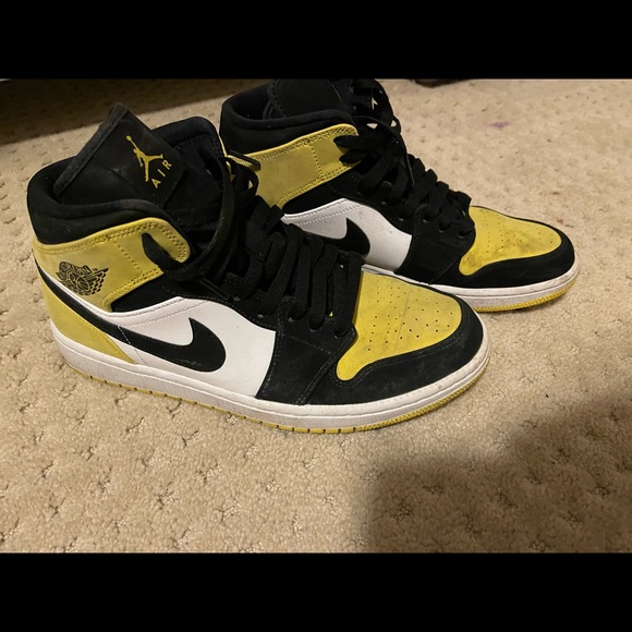 Air Jordon 1 Mid Se Yellow toe - Picture 7 of 7